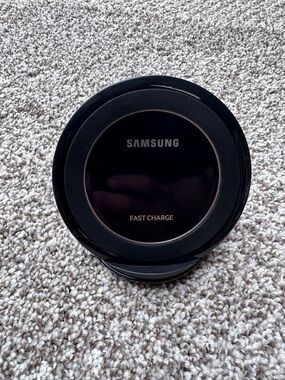 Samsung Fast Charge Wireless Charging Stand - Black (no cords )